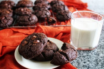 Tiple chocolate cookies