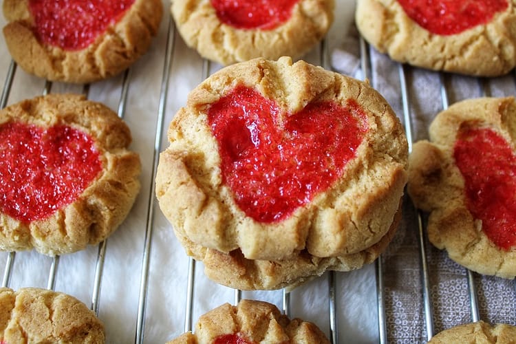 Valentine day heart thumbprint cookie